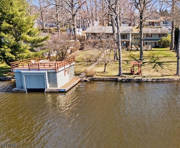 31 yacht club drive lake hopatcong nj