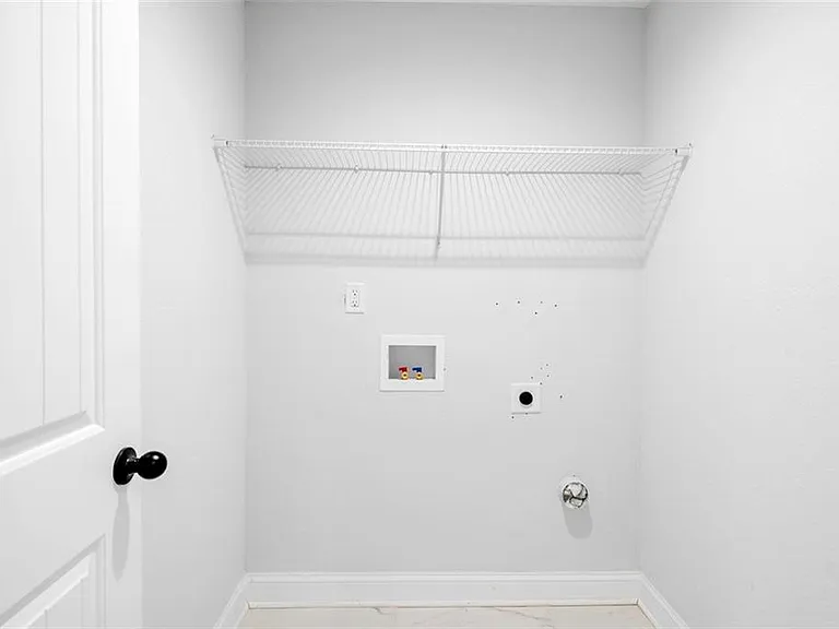 Laundry room (has washer and dryer)