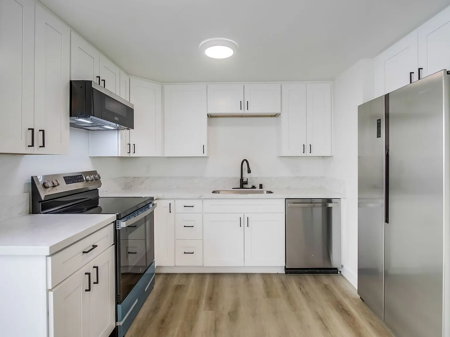 Two bedroom 1.5 bathroom beautifully upgraded with in unit laundry at the beach. Open House July 12 — Photo 3