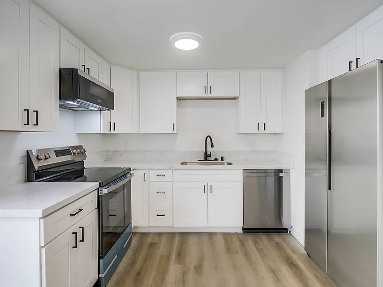 Two bedroom 1.5 bathroom beautifully upgraded with in unit laundry at the beach. Open House July 12 — Photo 3