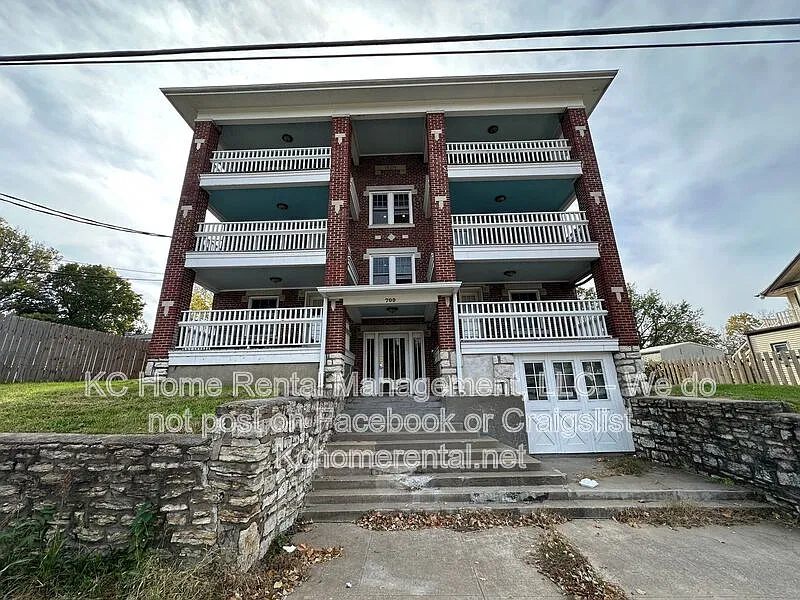 1 bed, 1.0 bath, $695 — Photo 2