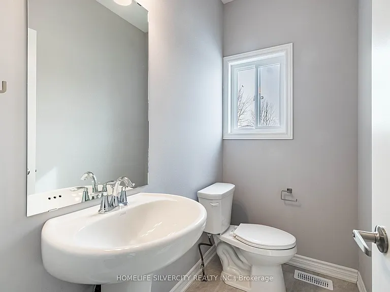 215 Southworth St N — Photo 6