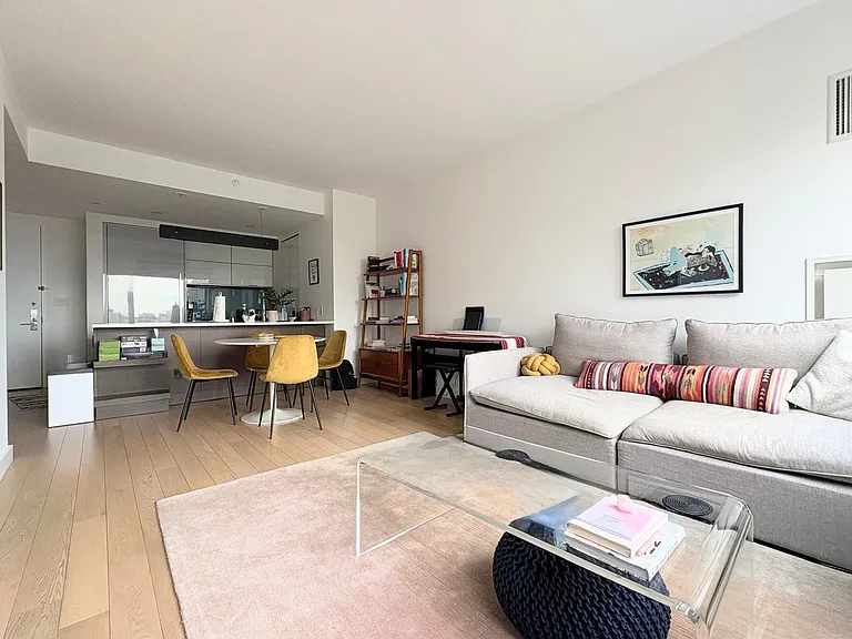 34 N 7th St #8C — Photo 3