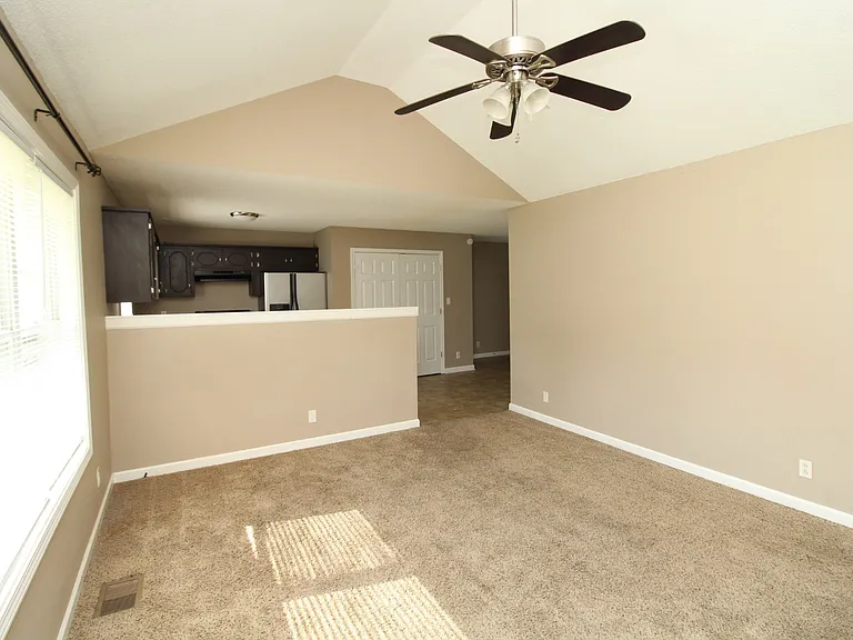 1920 Timberline Cir — Photo 2