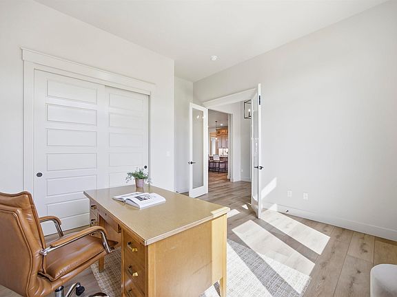 5th image of 161 Riviera Dr