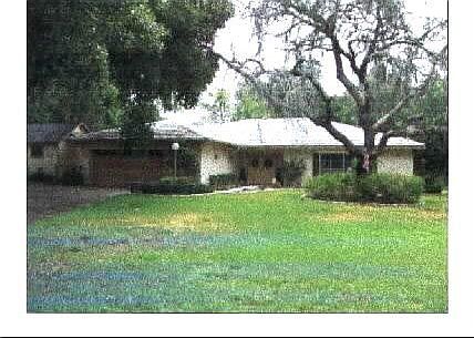 Driveway to front of House