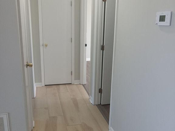 4th image of 542 Hickory Rd #1