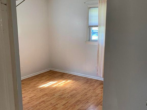 4th image of 109 Tupperway Dr APT B
