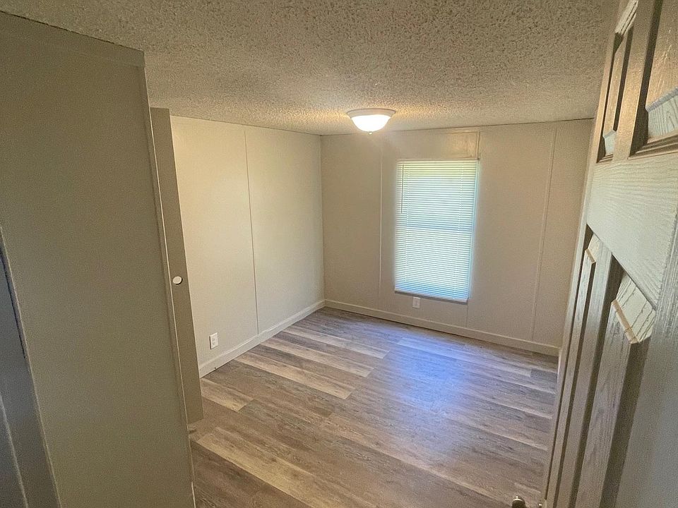 1st image of 160 Beaver Cir
