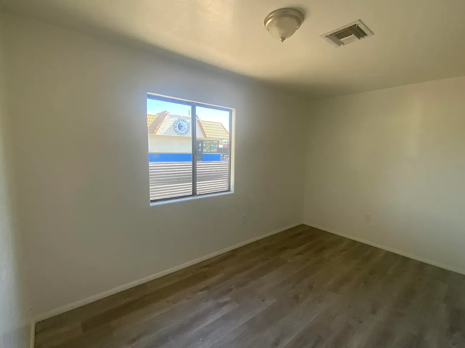 3 bed, 1200 sqft, $1,345 — Photo 3