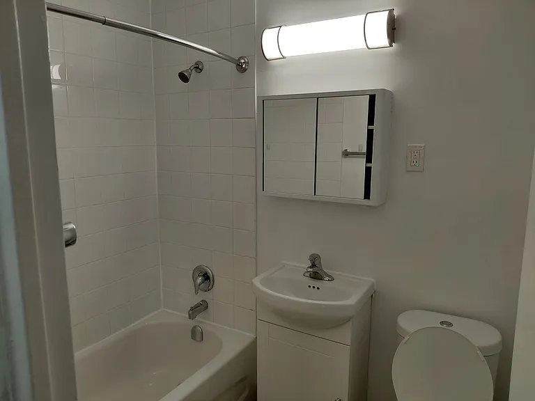 65 Windermere Ave — Photo 19