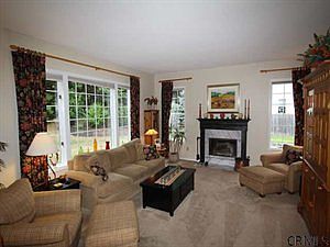 3rd image of 18 Coventry Dr