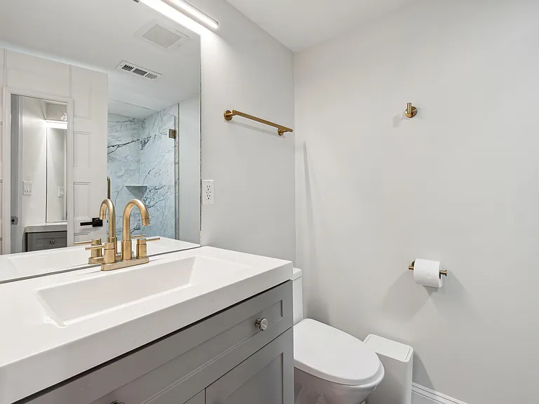 Venetian Dr SW — Photo 3