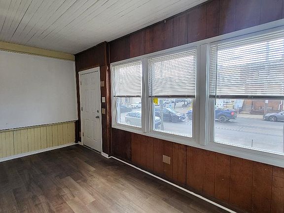 2nd image of 6048 Elmwood Ave