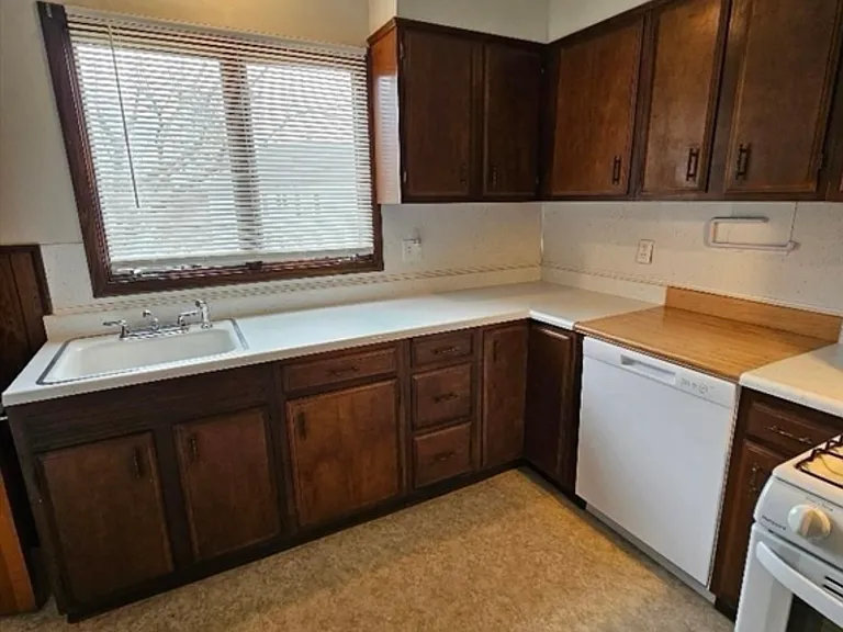 240 Centre St #2 — Photo 7