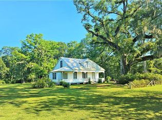 32040 2nd St, Springfield, LA 70462