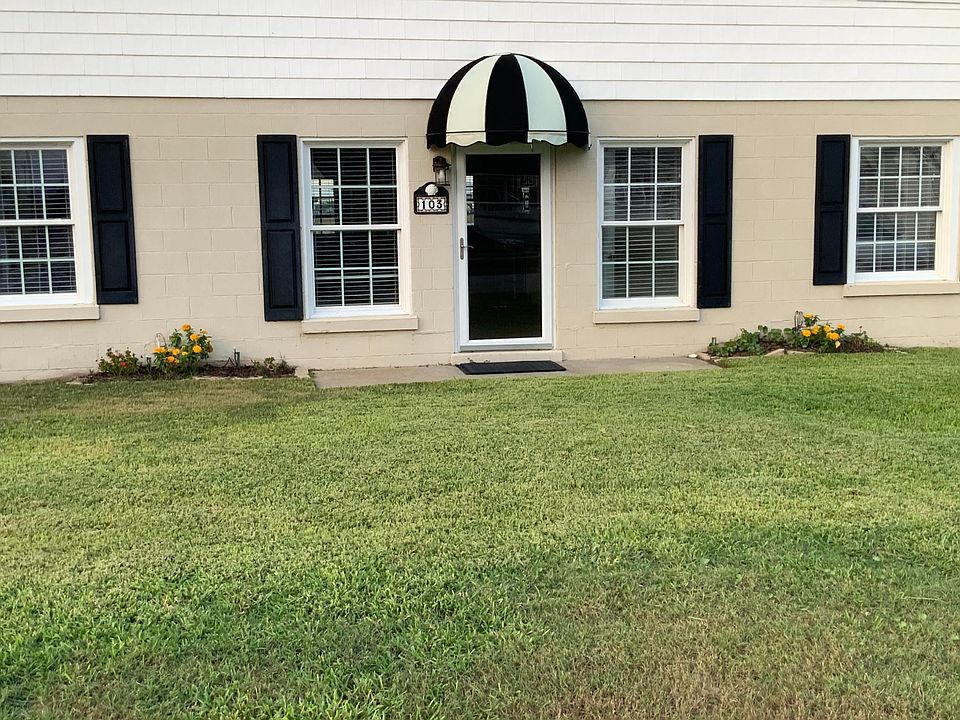 Front of home - downstairs unit