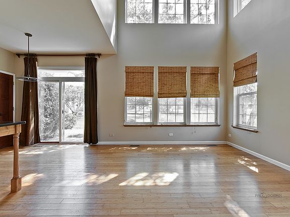 5th image of 540 Gunnison Ct