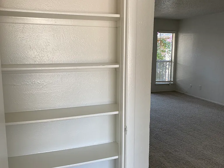 2-2 B1 946 SQ FT