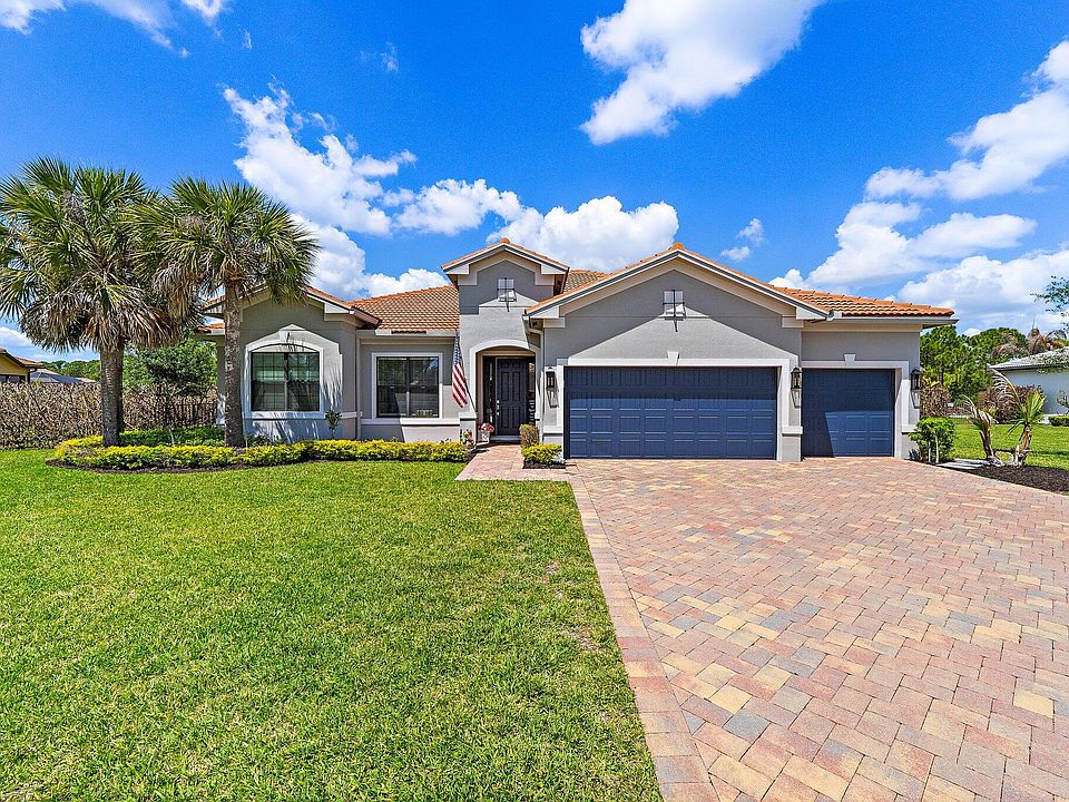 1st image of 940 SW Canoe Creek Terrace
