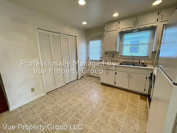 3rd image of 180-182 N 8th Ave