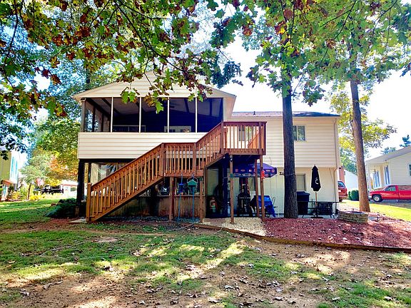 3rd image of 1450 Muse Dr