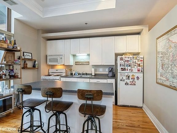 5th image of 212 W Washington St APT 1406