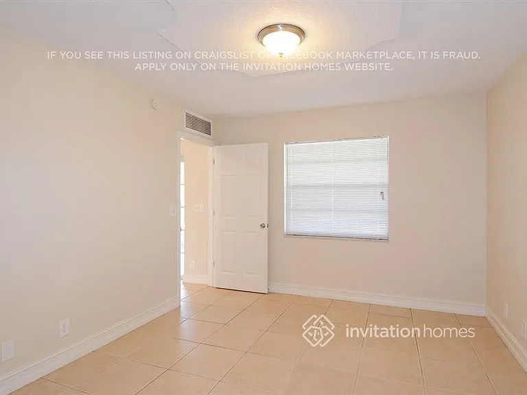 1371 Denlow Ln — Photo 8