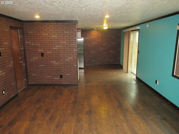 4th image of 4746 Paul Ct NE