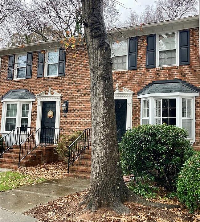 1st image of 2856 Park Pl