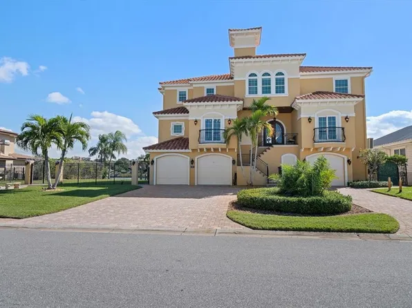 211 Poinciana Ln, Largo, FL 33770