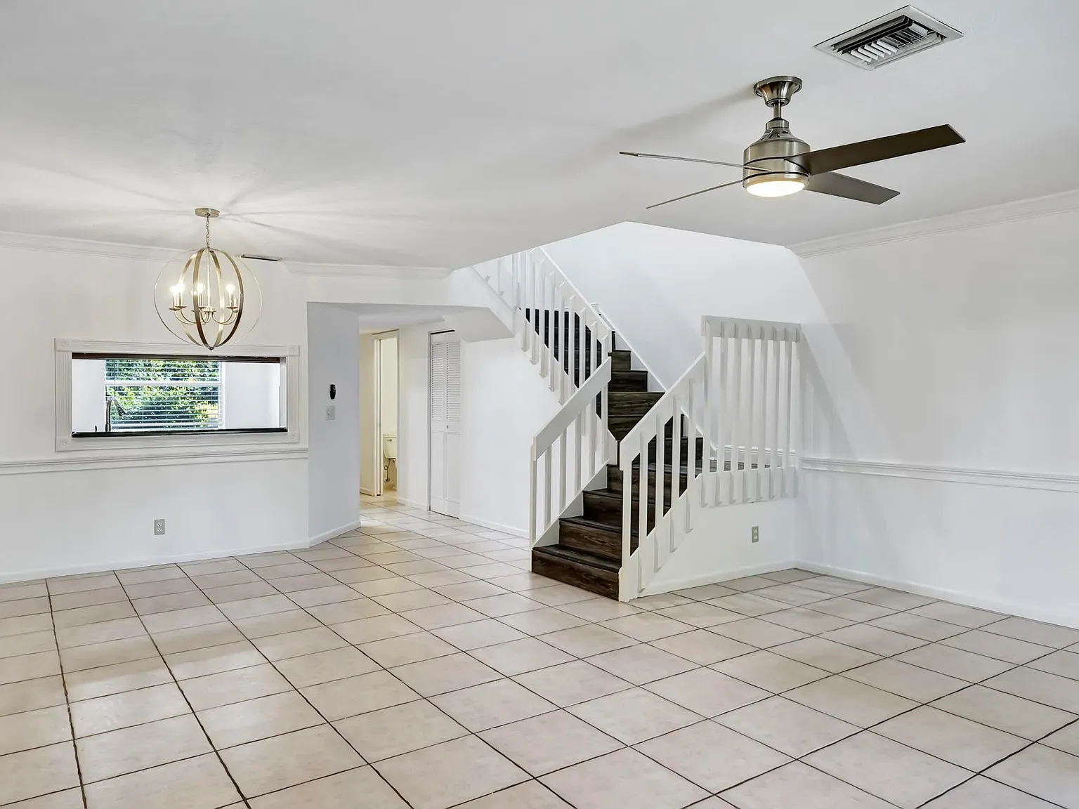 2 bed, 2.5 bath, 1296 sqft, $2,500 — Photo 2