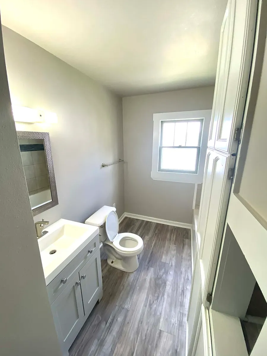 Building Photo - 208 Thelma Dr
