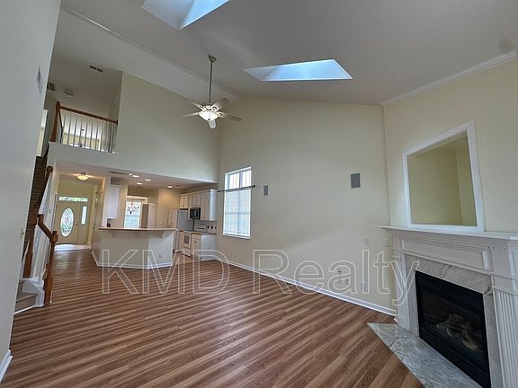 4th image of 9110 Scarcliff Ln