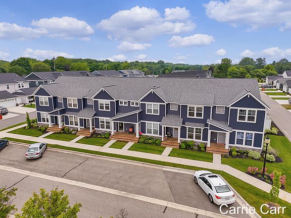3rd image of 6857 Town Sq NE