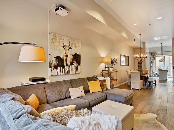 3rd image of 421 W 6th St Unit 1004