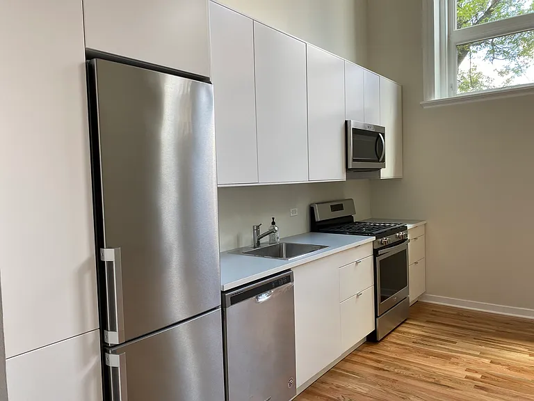 1812 S Leavitt St #CH1 — Photo 4