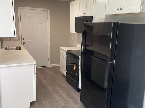 3rd image of 1008 Claremont Ave