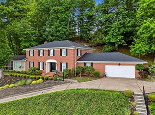 68 Camelot Dr, Huntington, WV 25701