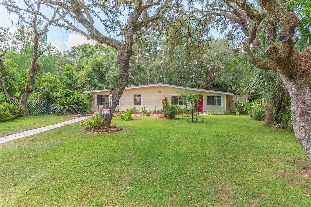 2 bed, 1.5 bath, 1188 sqft, $2,000 — Photo 1