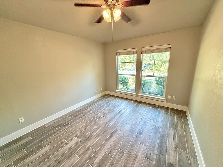 1617 Sugarberry Ln — Photo 14