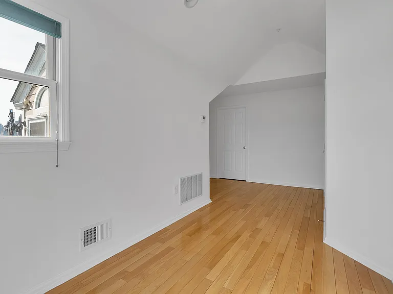 451 Albany Ct — Photo 24
