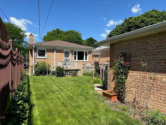 3rd image of 4857 N Oak Park Ave