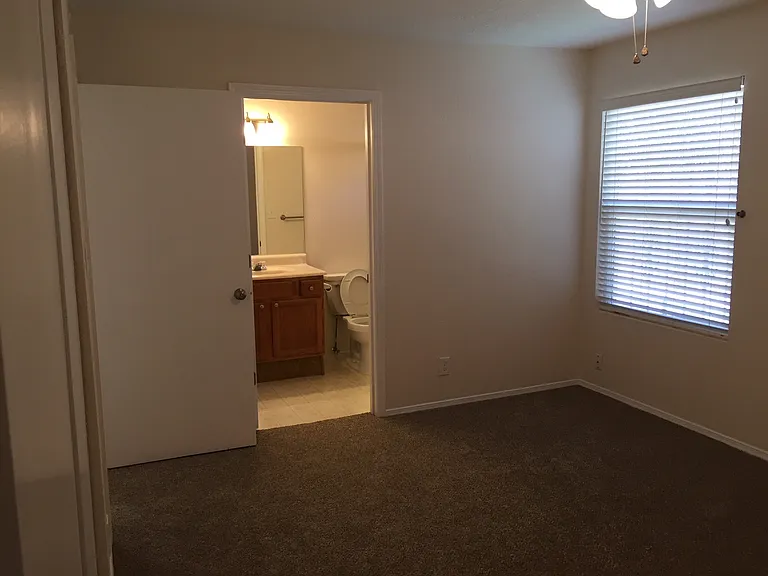 11200 Wales Ave NE — Photo 23