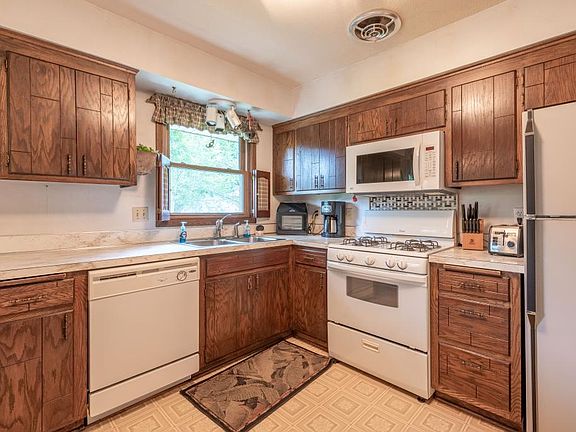 3rd image of 10825 Crooked Lake Blvd NW