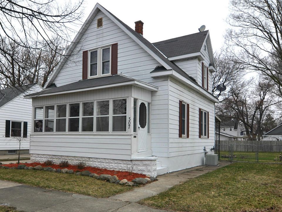 1st image of 307 W 21st St