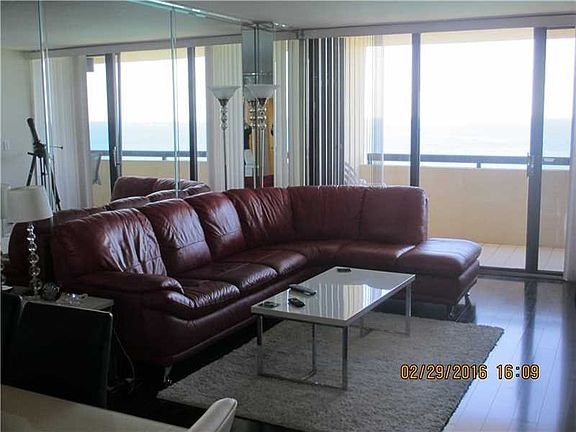 4th image of 2555 Collins Ave #Penthouse 205