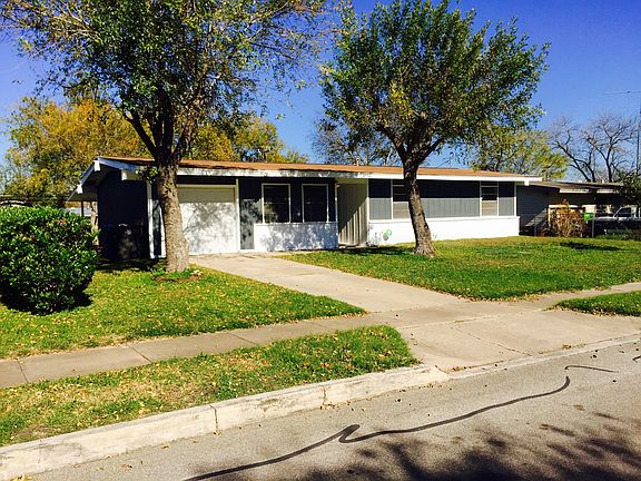 3rd image of 6131 Cedar Valley Dr