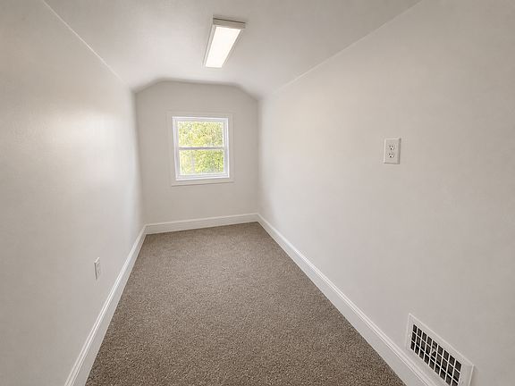 5th image of 16837 Winthrop St