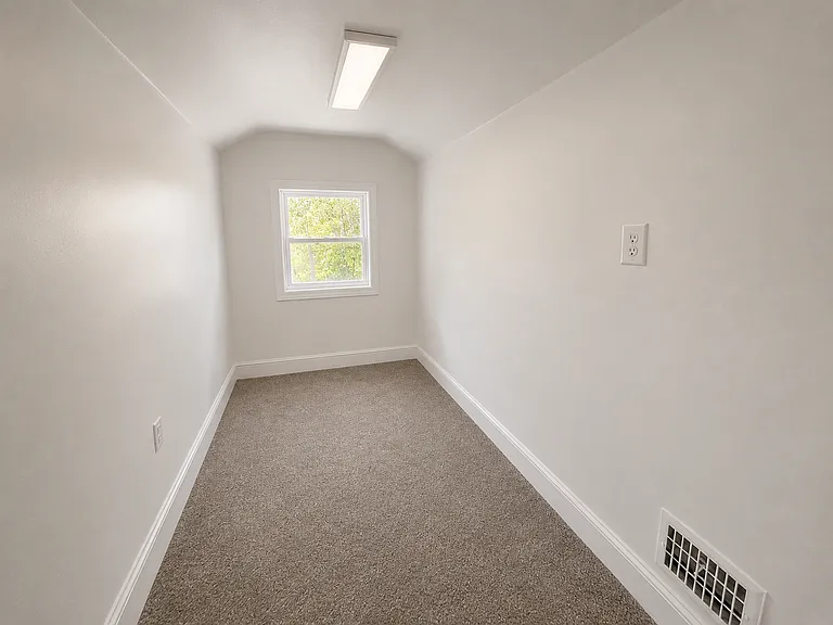 16837 Winthrop St — Photo 5